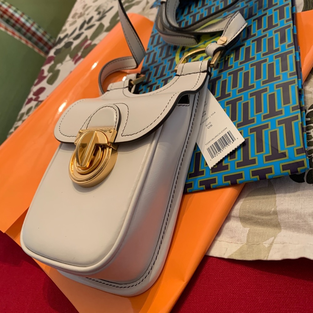 ⛔️SOLD⛔️Authentic Tory burch Leather phone/Card - Picture 3 of 8